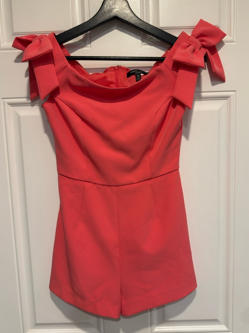 Romeo + Juliet‎ Couture Coral Pink Bow Shoulder Romper - Size XS
